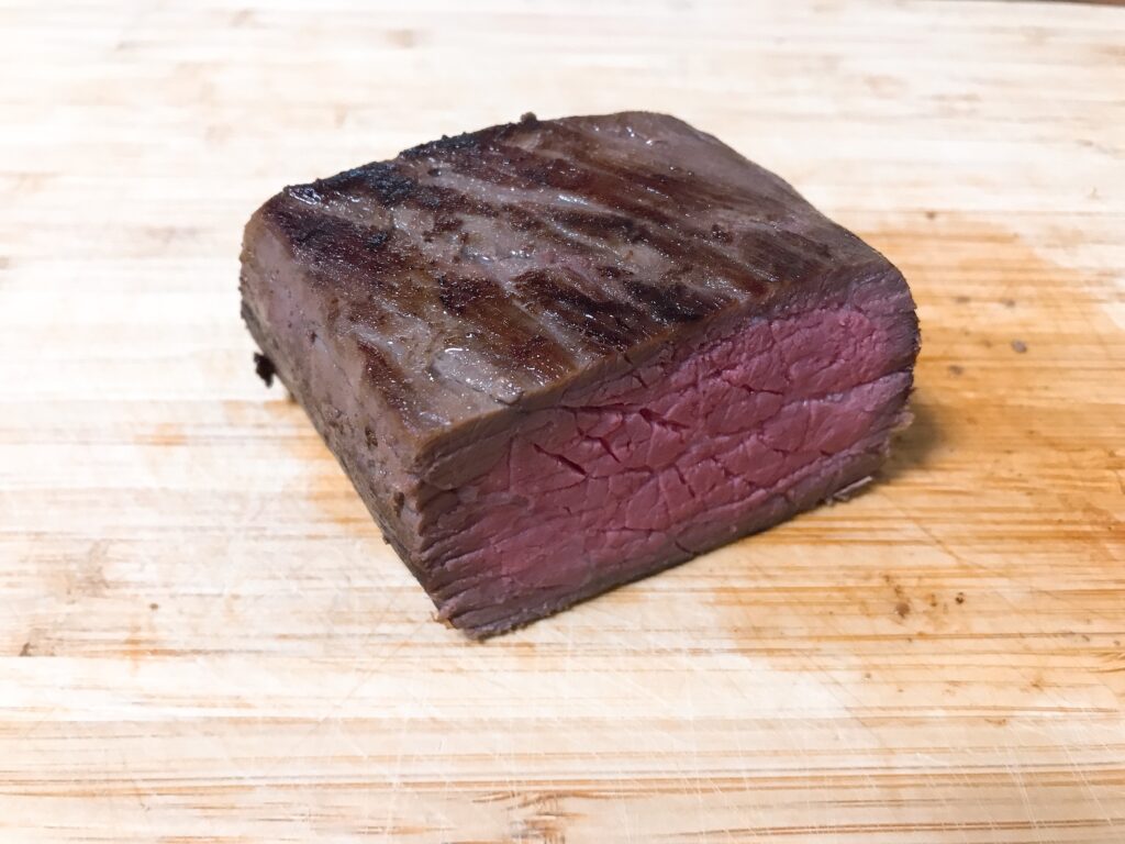 低温調理器Boniq proで調理した牛肉の断面