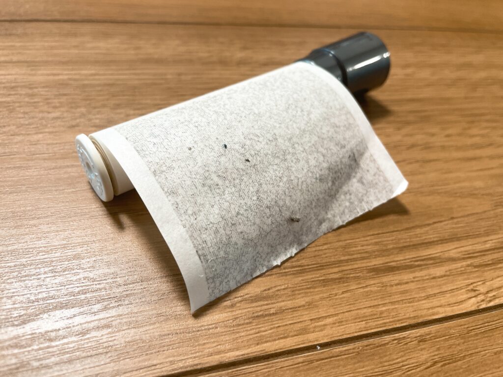 剥がれる紙