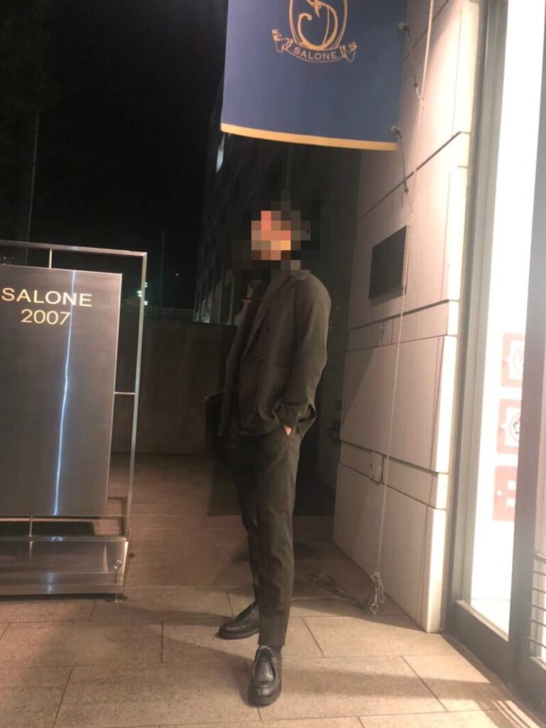 サローネの場所と外観